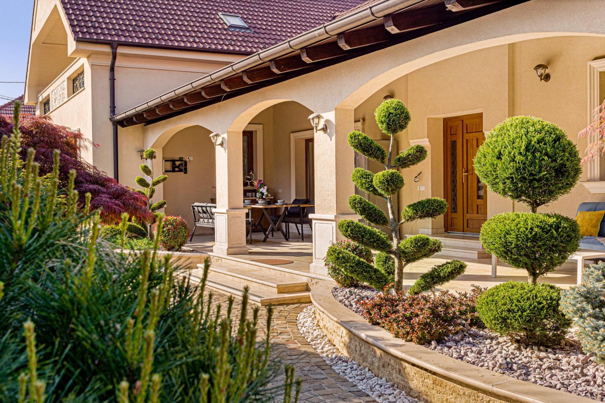 Sika Royal Garden & Spa Central Apartment Arad Exterior photo